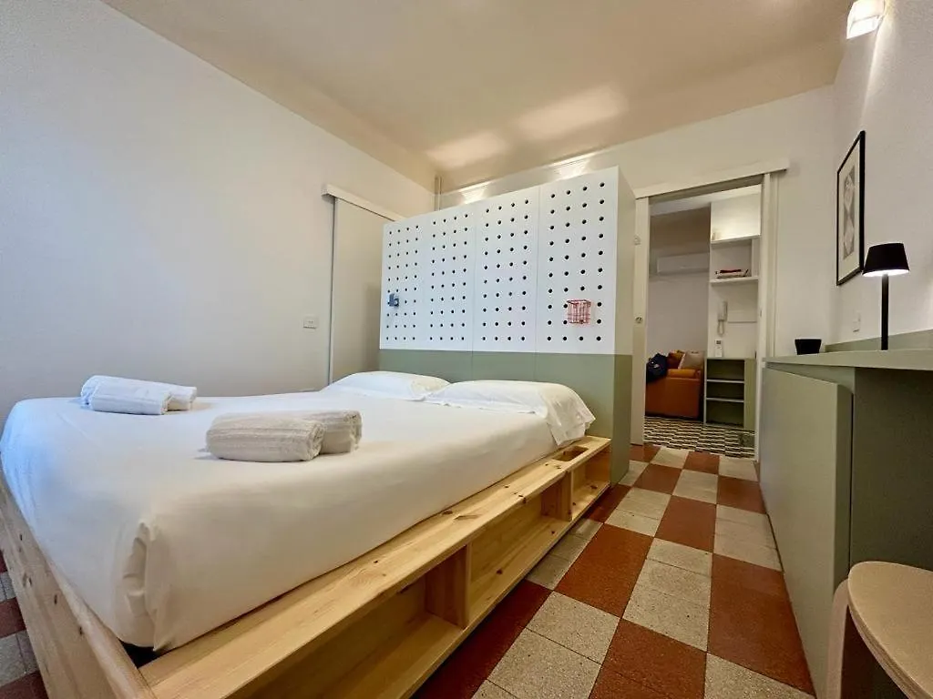 Kibilu - Via Cibrario Linea Rossa Metro Rovereto - Vicinanze Stazione Centrale Milan Apartment
